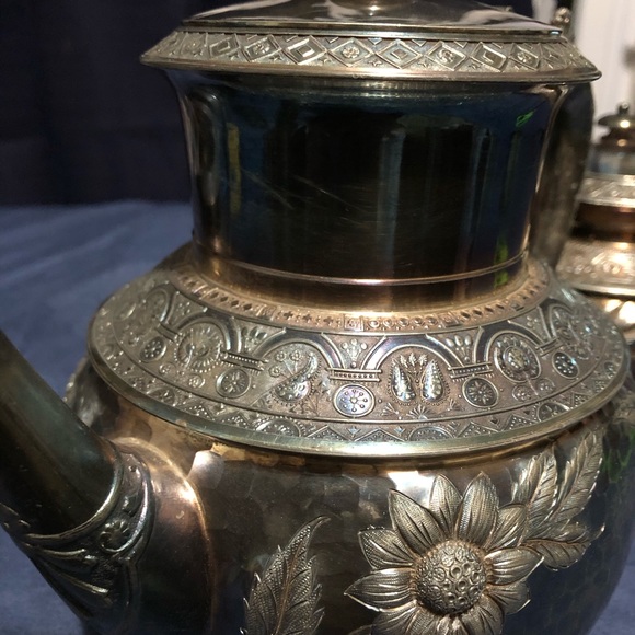 Middletown Plate, Quadruple Silver Plated Tea Set - Picture 10 of 16